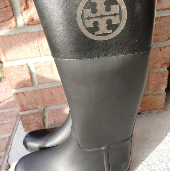 NEW TORY BURCH CLASSIC RUBBER RAIN/WINTER BOOTS W/ LEATHER AT TOP-RARE SIZE 11M - Picture 3 of 5